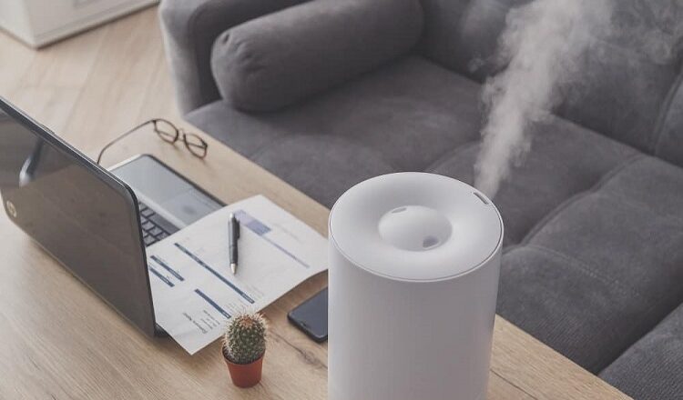 Using an air humidifier in room with PC